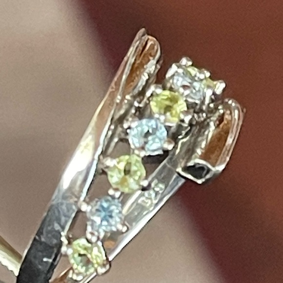 Prong Set Aquamarine and Peridot Signed 925 Bypass Ring - Picture 6 of 15